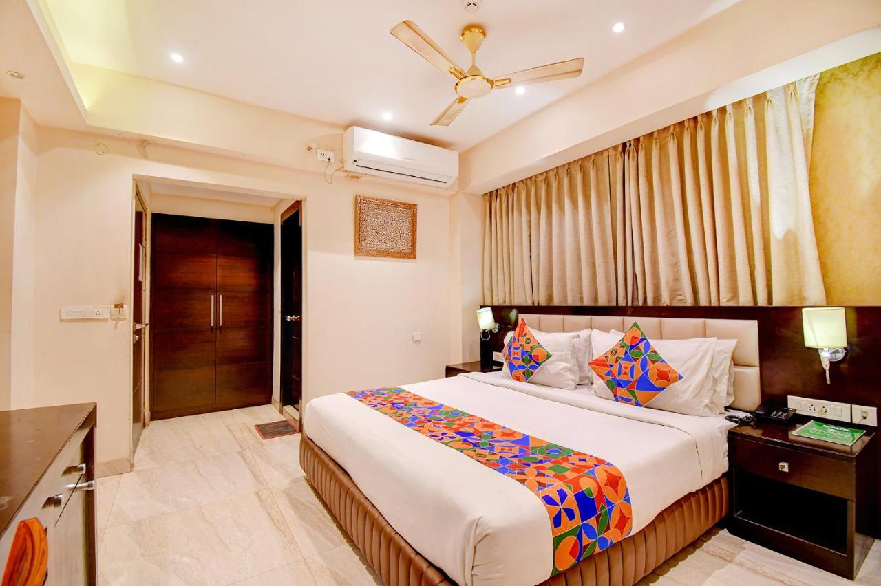 Hotel Radiant Kalküta Dış mekan fotoğraf