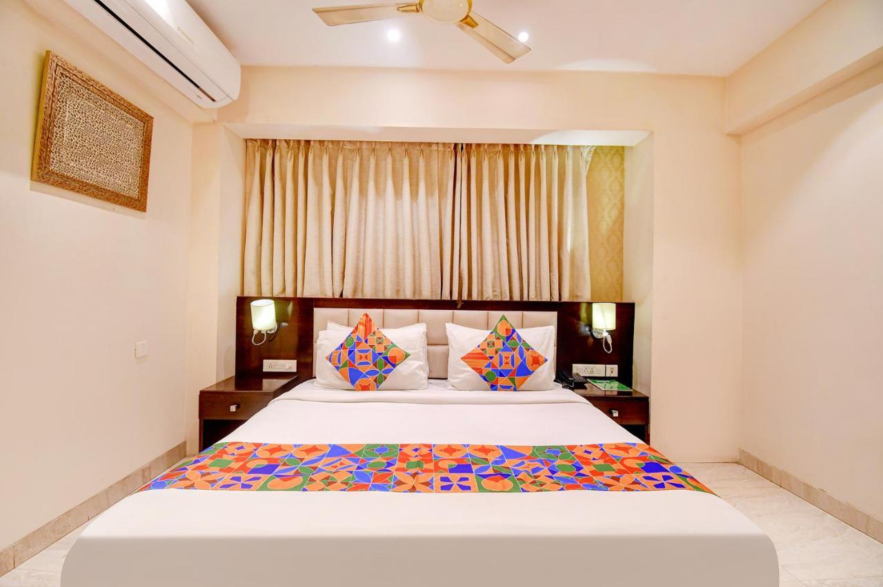 Hotel Radiant Kalküta Dış mekan fotoğraf