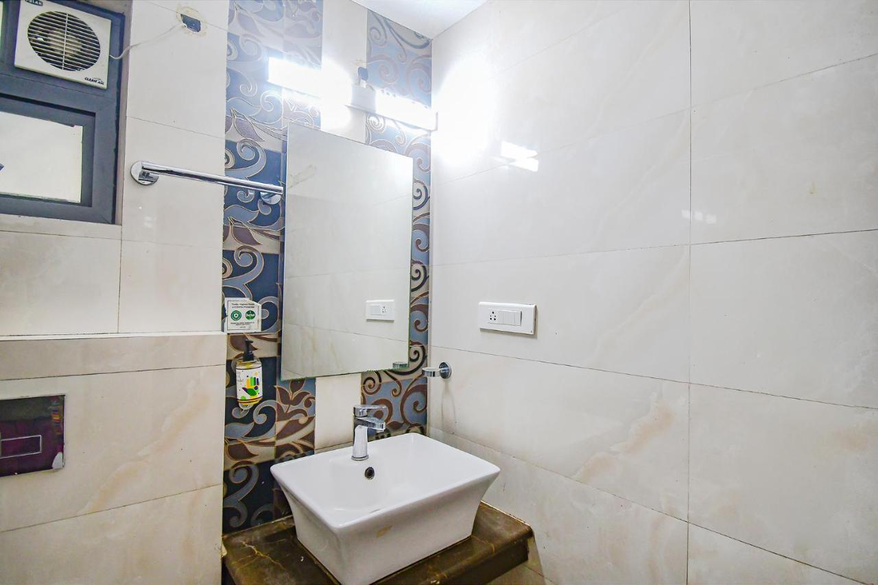 Hotel Radiant Kalküta Dış mekan fotoğraf