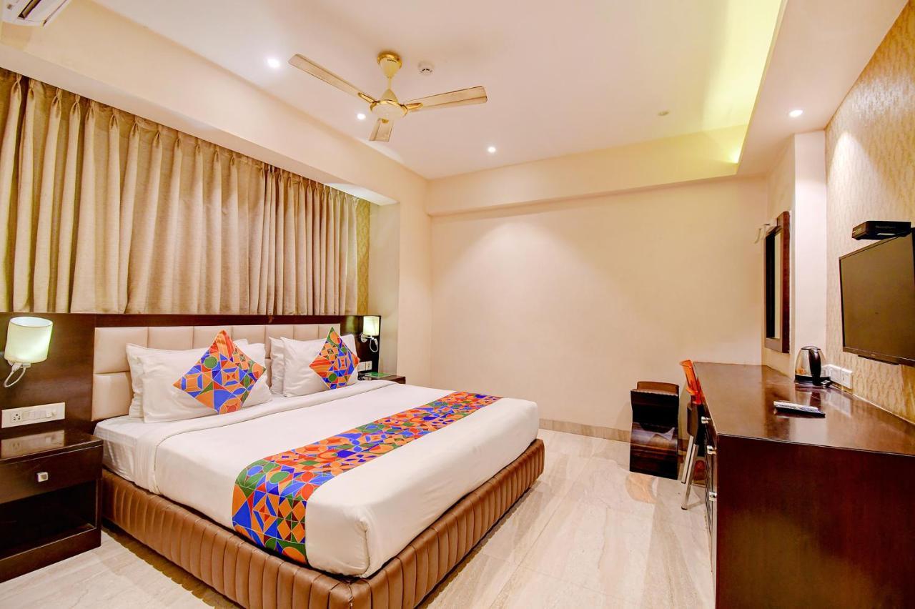 Hotel Radiant Kalküta Dış mekan fotoğraf
